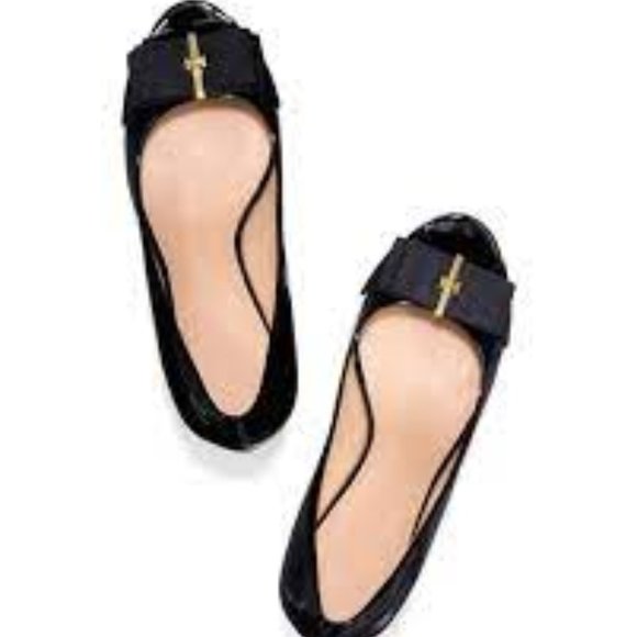 TORY BURCH TRUDY BLACK PATENT Leather Gold Detail Open toe Flats - Picture 2 of 6